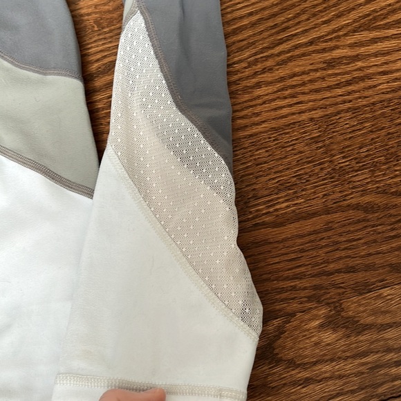 Athleta Workout 3/4 leggings - Picture 2 of 6